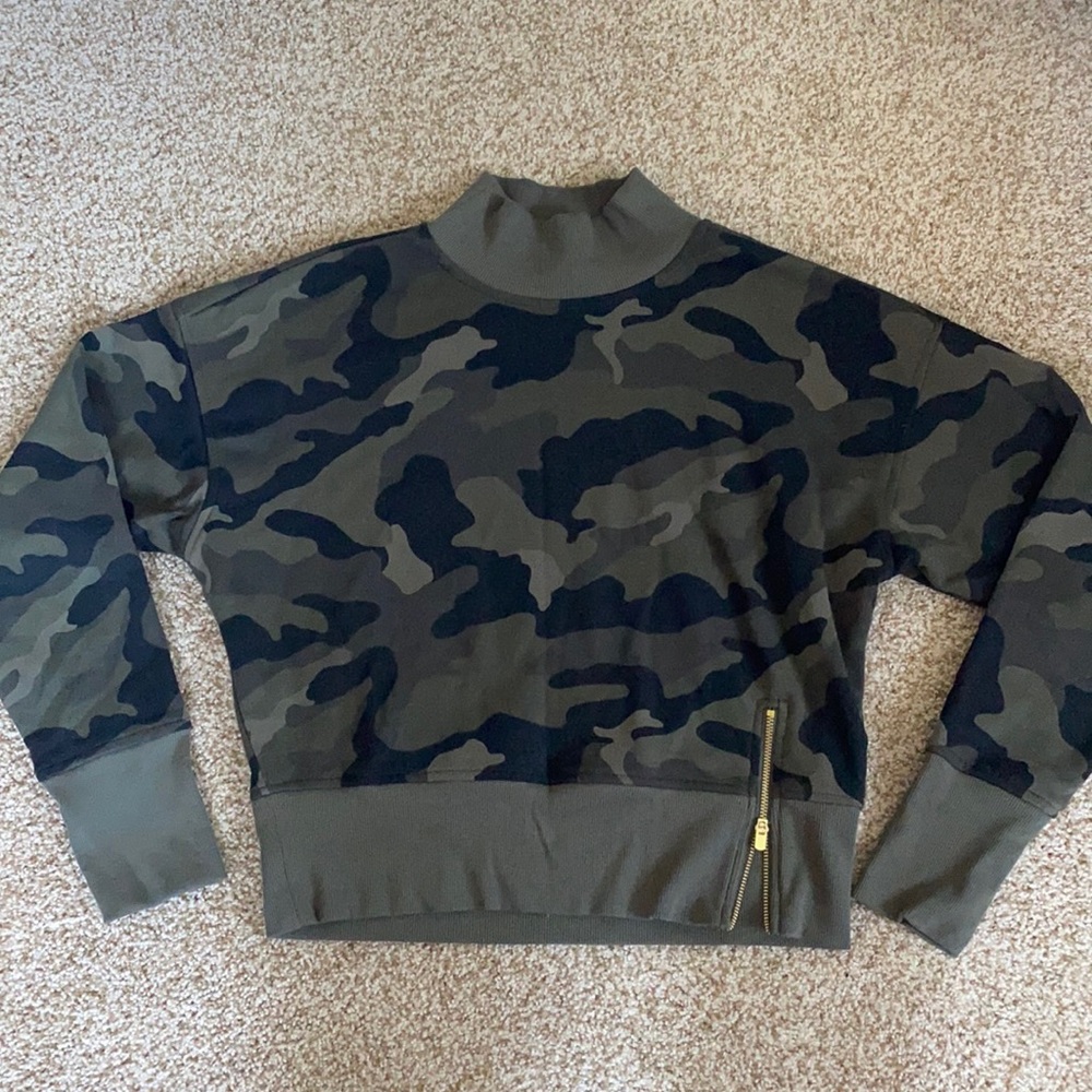 Old Navy Camo Print Cropped Sweatshirt, Size XS